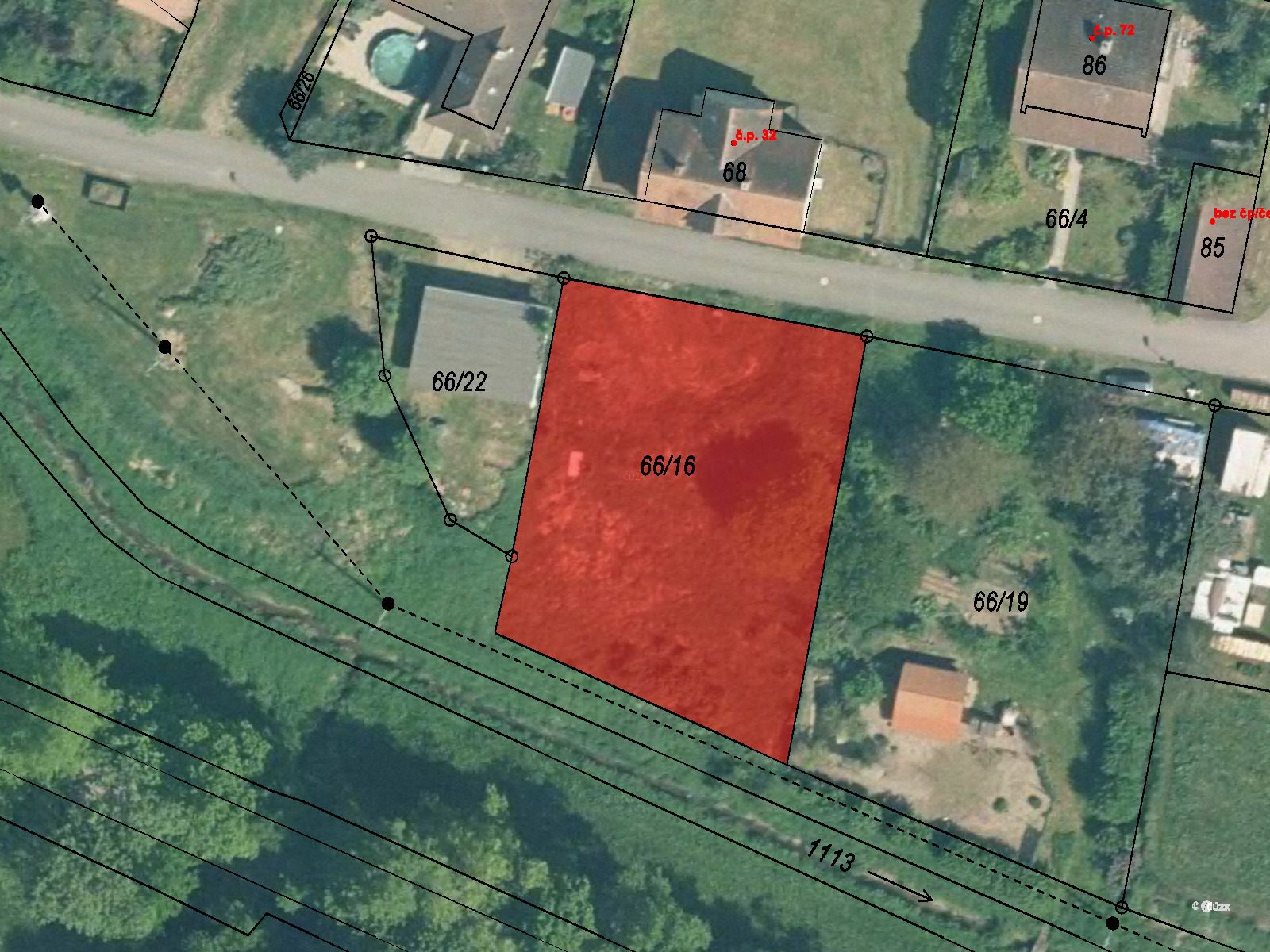 Stavební pozemek 907 m² v malebné obci Hajany – klid, příroda a skvělá dostupnost — fotka 6
