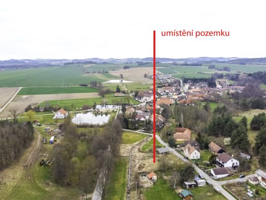 Stavební pozemek 907 m² v malebné obci Hajany – klid, příroda a skvělá dostupnost