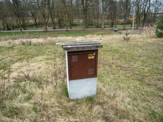 Stavební pozemek 907 m² v malebné obci Hajany – klid, příroda a skvělá dostupnost — fotka 5