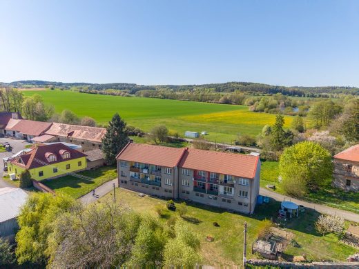 Výjimečný mezonet 5+1 s garáží v klidné obci Stěžov – ideální pro velkou rodinu — fotka 7