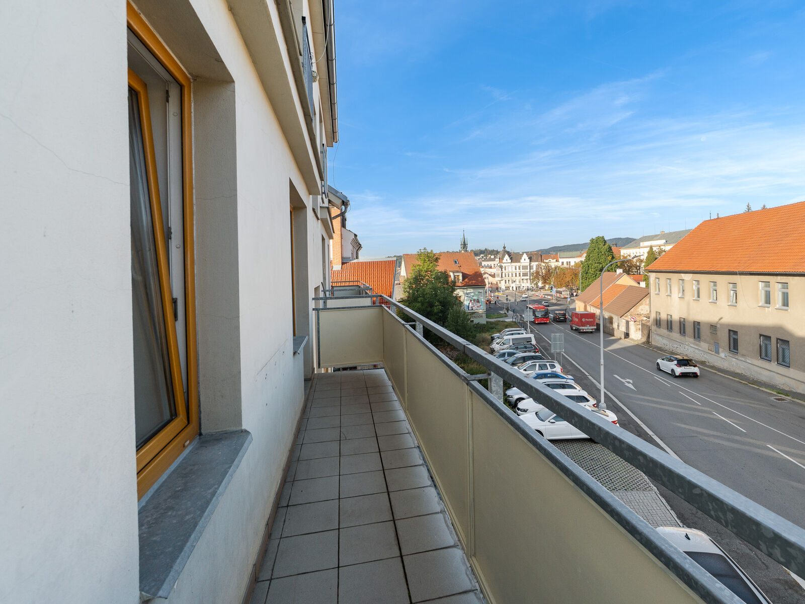 Prostorný byt 2+kk se dvěma balkony a vlastním parkovacím místem v Příbrami — fotka 8