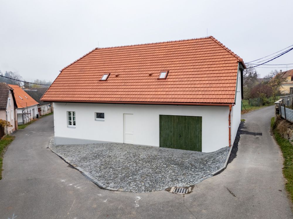 Novostavba v Rožmitále pod Třemšínem z dronu